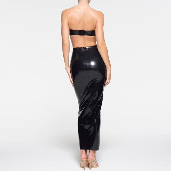 SKIMS VINYL SKIRT - Picture 9 of 13